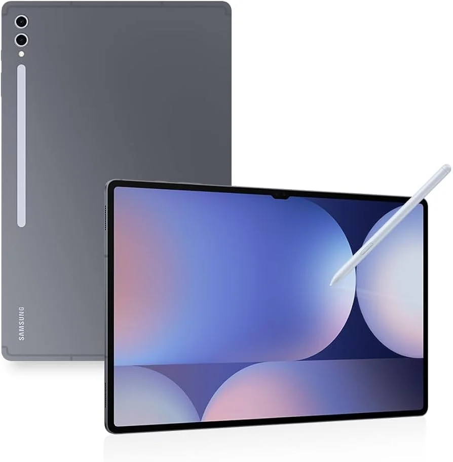 Um tablet Samsung Galaxy exibindo cores brilhantes e nítidas em uma mesa moderna